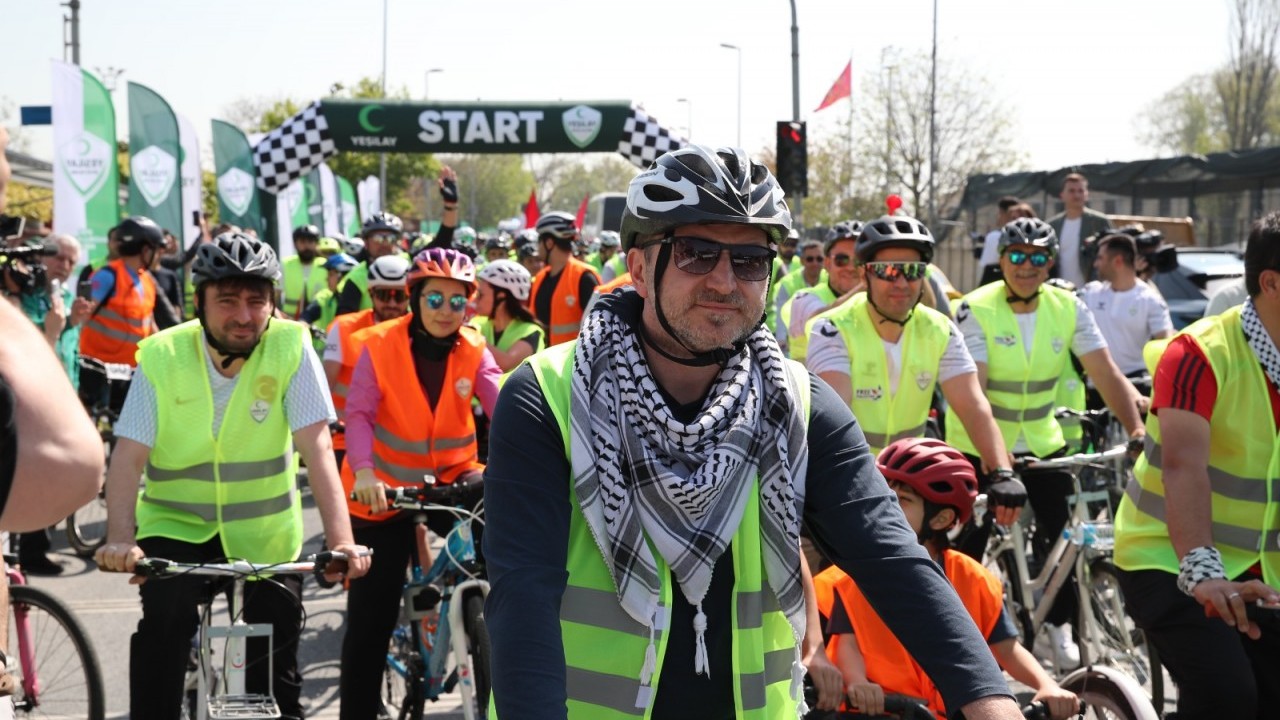 Gazze için yüzlerce kişi pedal çevirdi! Yeşilay ve Filistin'e Destek Platformundan 'SUMUD FİLOSU’na destek