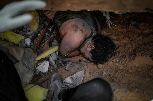 Foto - Gazze Müslümanların elinden kayıp gitti! Mal mal bakıyoruz İslam dünyası hiç bu kadar aciz kalmamıştı. Mezarlıklarda yer kalmadı