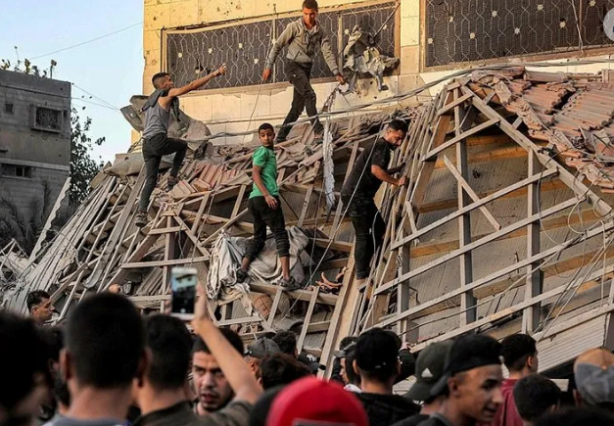 Foto - Gazze Müslümanların elinden kayıp gitti! Mal mal bakıyoruz İslam dünyası hiç bu kadar aciz kalmamıştı. Mezarlıklarda yer kalmadı