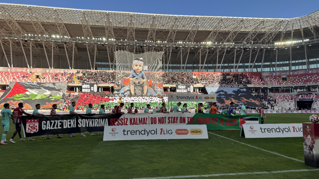 Foto - Gazze özgür olana kadar... Bu hak ile batılın mücadelesi!