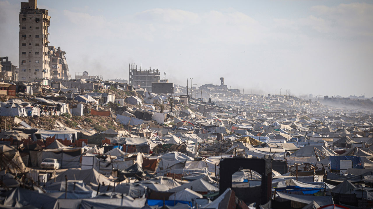 Gazze sahiline sıkıştılar! Binlerce Filistinli hayatta kalma mücadelesinde
