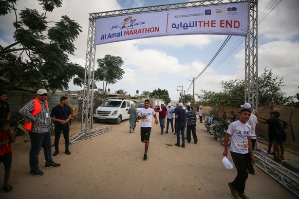 Foto - Gazze Şeridi'nde çocuklar, yoksulluğa dikkat çekmek için koştu