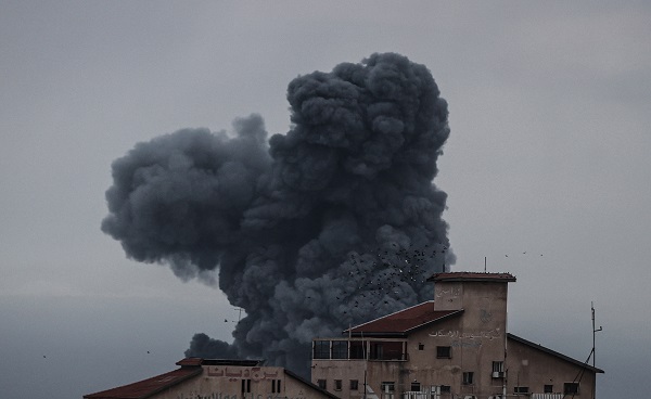 Gazze Şeridi'ne yönelik hava saldırıları sürüyor