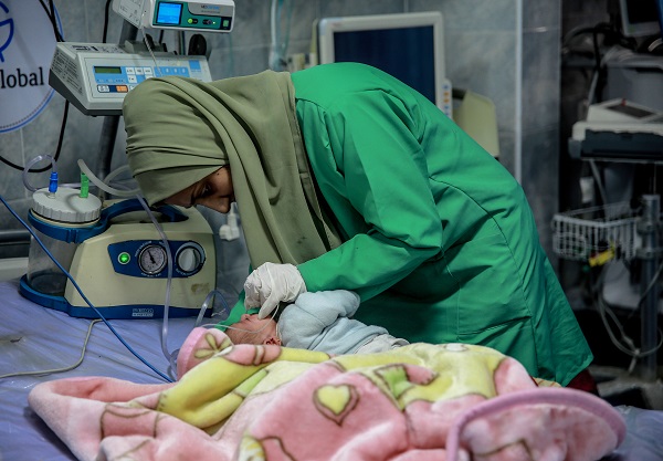 Gazze’de bebekler ölüyor!