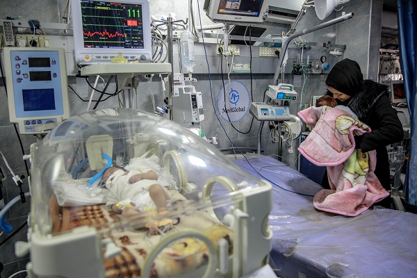 Foto - Gazze’de bebekler ölüyor!