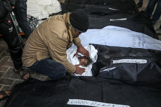 Foto - Terörist İsrail durmuyor! Gün gelecek… Gazze’de can kaybı 28 bin 176’ya yükseldi!