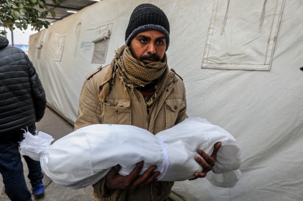 Foto - Terörist İsrail durmuyor! Gün gelecek… Gazze’de can kaybı 28 bin 176’ya yükseldi!