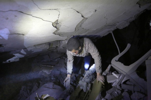 Foto - Gazze'de gece boyunca enkazdan çocuk çıkardılar...