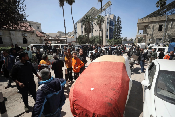 Foto - Gazze’de hastalar sokaklarda ölüme terk edildi! Katil İsrail Filistinlileri yarı çıplak göçe zorladı