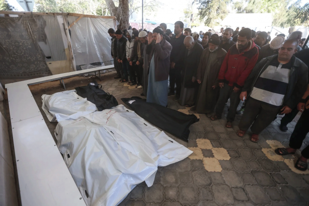 Foto - Gazze’de hastalar sokaklarda ölüme terk edildi! Katil İsrail Filistinlileri yarı çıplak göçe zorladı