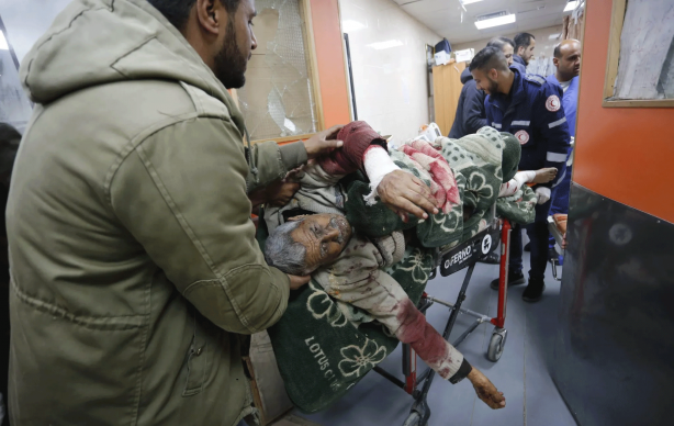 Foto - Gazze’de hastalar sokaklarda ölüme terk edildi! Katil İsrail Filistinlileri yarı çıplak göçe zorladı