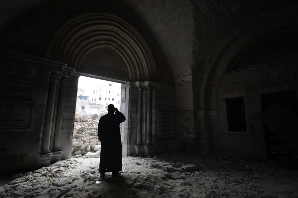 Foto - Gazze’de her gün insanlık ölüyor! Gazzeli İmam, yıkılan camiyi terk etmiyor