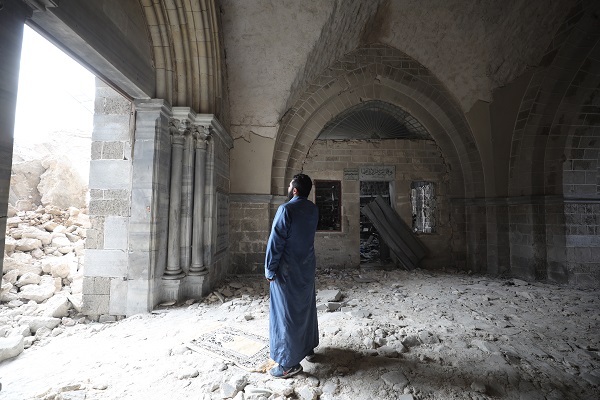 Foto - Gazze’de her gün insanlık ölüyor! Gazzeli İmam, yıkılan camiyi terk etmiyor