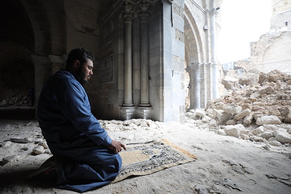 Foto - Gazze’de her gün insanlık ölüyor! Gazzeli İmam, yıkılan camiyi terk etmiyor