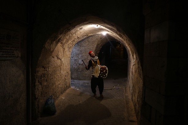Gazze'de iftar davulcuları vazifeyi sürdürüyor