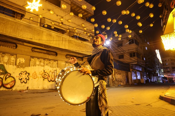 Foto - Gazze'de iftar davulcuları vazifeyi sürdürüyor