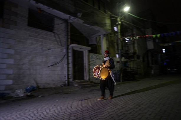 Foto - Gazze'de iftar davulcuları vazifeyi sürdürüyor