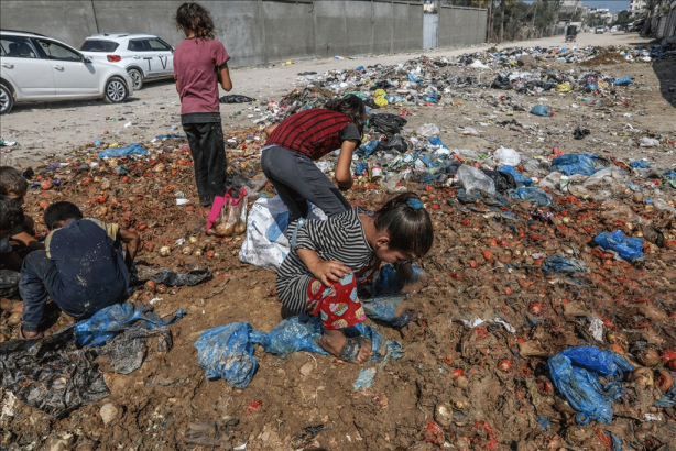 Foto - Gazze'de insanlık dramı yaşanıyor! Çocuklar çöplükte yiyecek arıyor