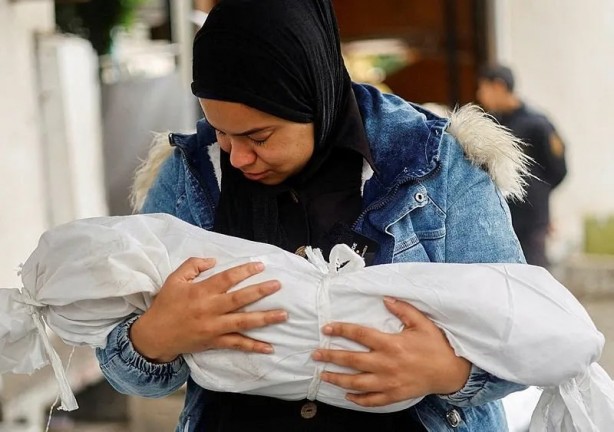 Foto - Gazze'de kanlı sabah! Katil İsrail öldürmeye devam ediyor: Her yer Filistinli çocukların cesetleriyle dolu