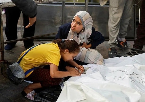 Foto - Gazze'de kanlı sabah! Katil İsrail öldürmeye devam ediyor: Her yer Filistinli çocukların cesetleriyle dolu