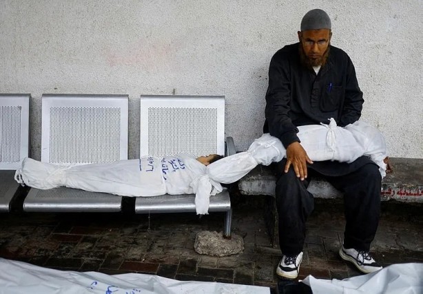 Foto - Gazze'de kanlı sabah! Katil İsrail öldürmeye devam ediyor: Her yer Filistinli çocukların cesetleriyle dolu