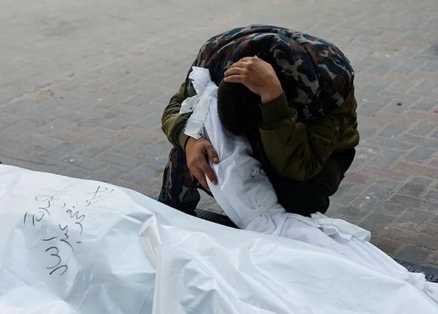 Foto - Gazze'de kanlı sabah! Katil İsrail öldürmeye devam ediyor: Her yer Filistinli çocukların cesetleriyle dolu