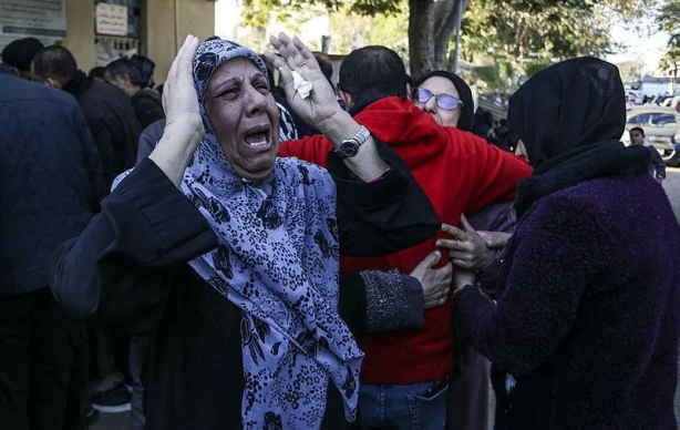 Foto - Gazze'de siyonist İsrail bebekleri doğarken katlediyor! Katiller ordusu ölülere bile huzur vermiyor