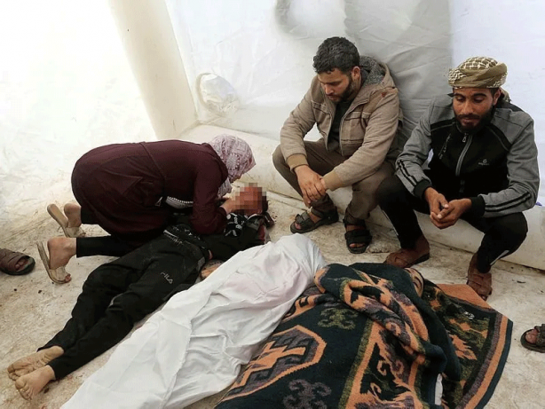 Foto - Gazze'de siyonist İsrail bebekleri doğarken katlediyor! Katiller ordusu ölülere bile huzur vermiyor