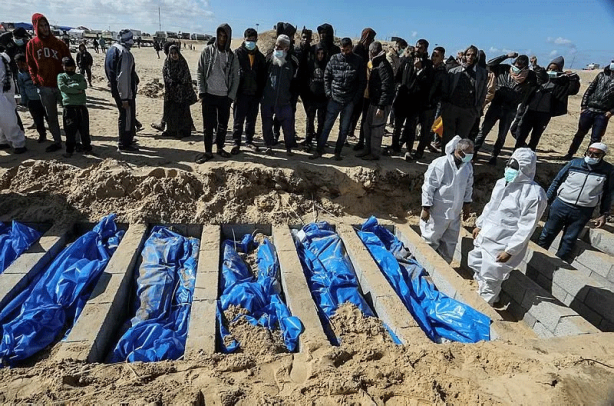 Foto - Gazze'de siyonist İsrail bebekleri doğarken katlediyor! Katiller ordusu ölülere bile huzur vermiyor