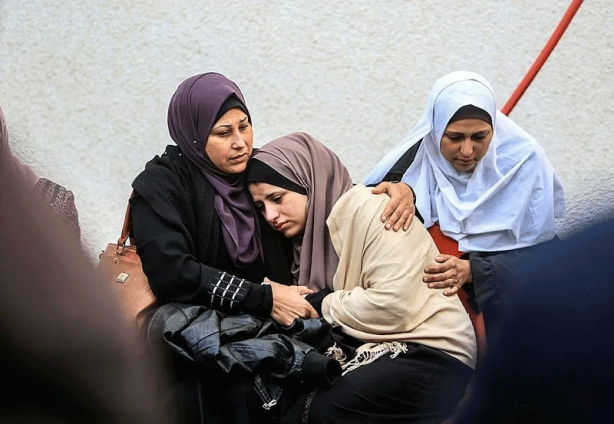 Foto - Gazze'de siyonist İsrail bebekleri doğarken katlediyor! Katiller ordusu ölülere bile huzur vermiyor