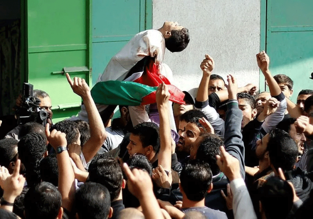 Foto - Gazze'de siyonist İsrail bebekleri doğarken katlediyor! Katiller ordusu ölülere bile huzur vermiyor