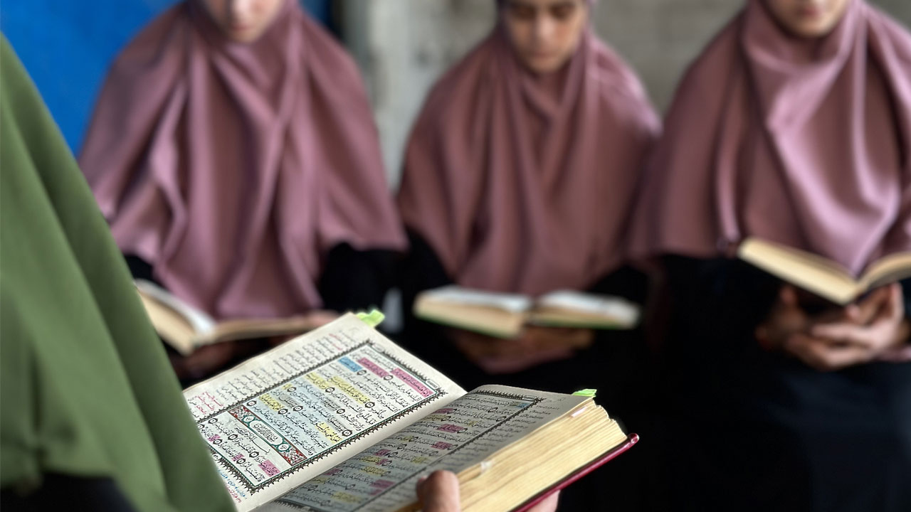 Foto - Gazze’de üç kız kardeşin duygulandıran azmi! Savaşın ortasında hafız oldular