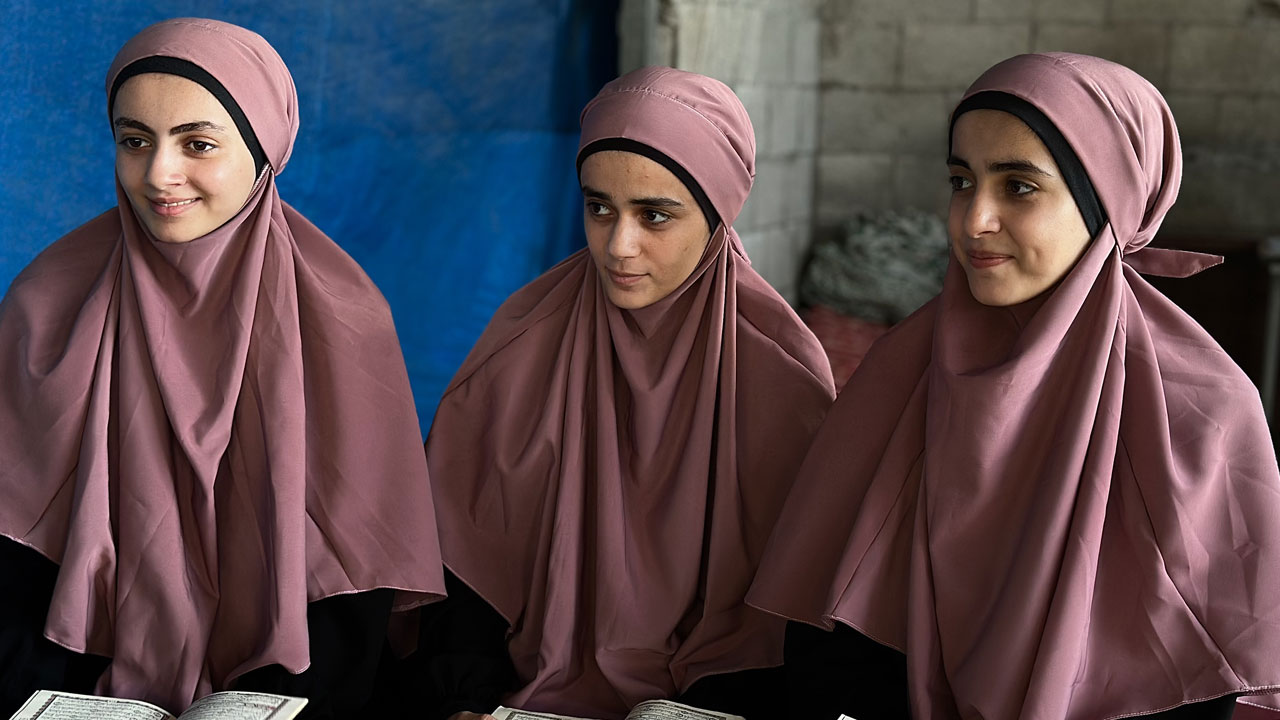 Gazze’de üç kız kardeşin duygulandıran azmi! Savaşın ortasında hafız oldular