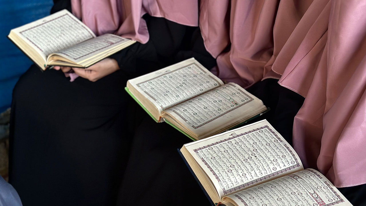 Foto - Gazze’de üç kız kardeşin duygulandıran azmi! Savaşın ortasında hafız oldular