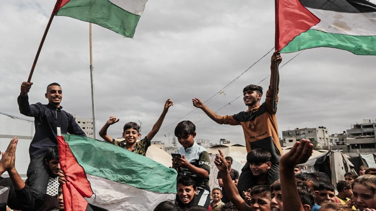Foto - Gazze'deki ateşkes sonrası gözlerin çevrildiği MİT Başkanı İbrahim Kalın duvara bakın ne yazdı