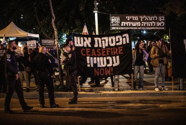 Foto - Gazze'deki İsrailli esirlerin yakınları Netanyahu'yu protesto etmek için bakın ne yaptılar?