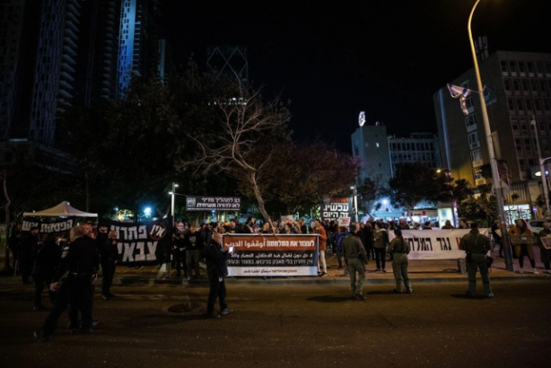 Foto - Gazze'deki İsrailli esirlerin yakınları Netanyahu'yu protesto etmek için bakın ne yaptılar?