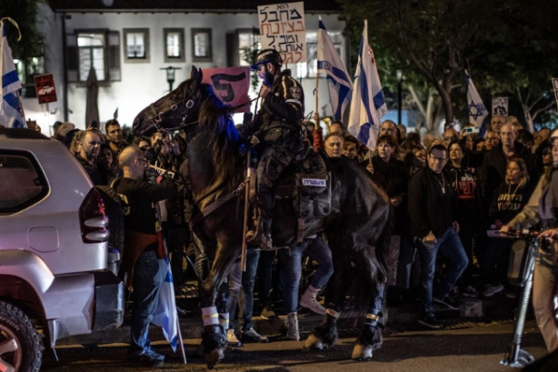 Foto - Gazze'deki İsrailli esirlerin yakınları Netanyahu'yu protesto etmek için bakın ne yaptılar?