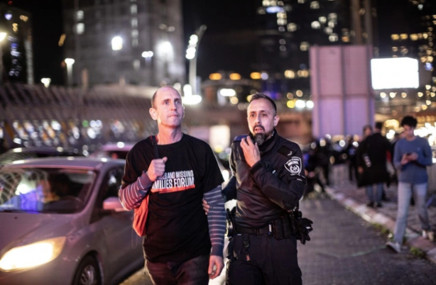 Foto - Gazze'deki İsrailli esirlerin yakınları Netanyahu'yu protesto etmek için bakın ne yaptılar?