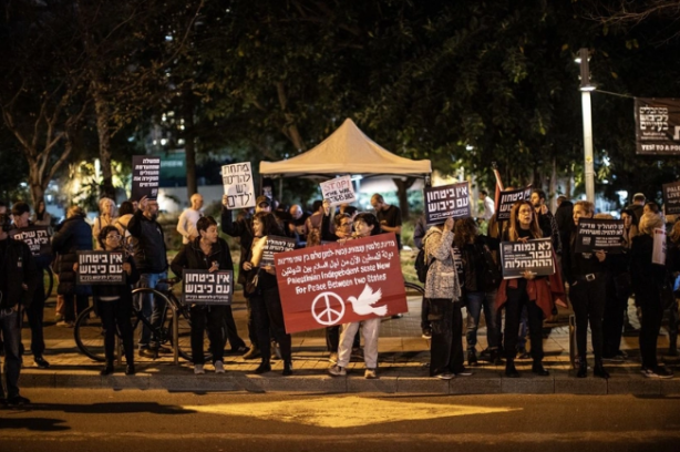 Foto - Gazze'deki İsrailli esirlerin yakınları Netanyahu'yu protesto etmek için bakın ne yaptılar?