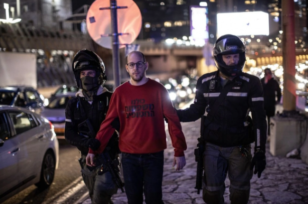 Foto - Gazze'deki İsrailli esirlerin yakınları Netanyahu'yu protesto etmek için bakın ne yaptılar?
