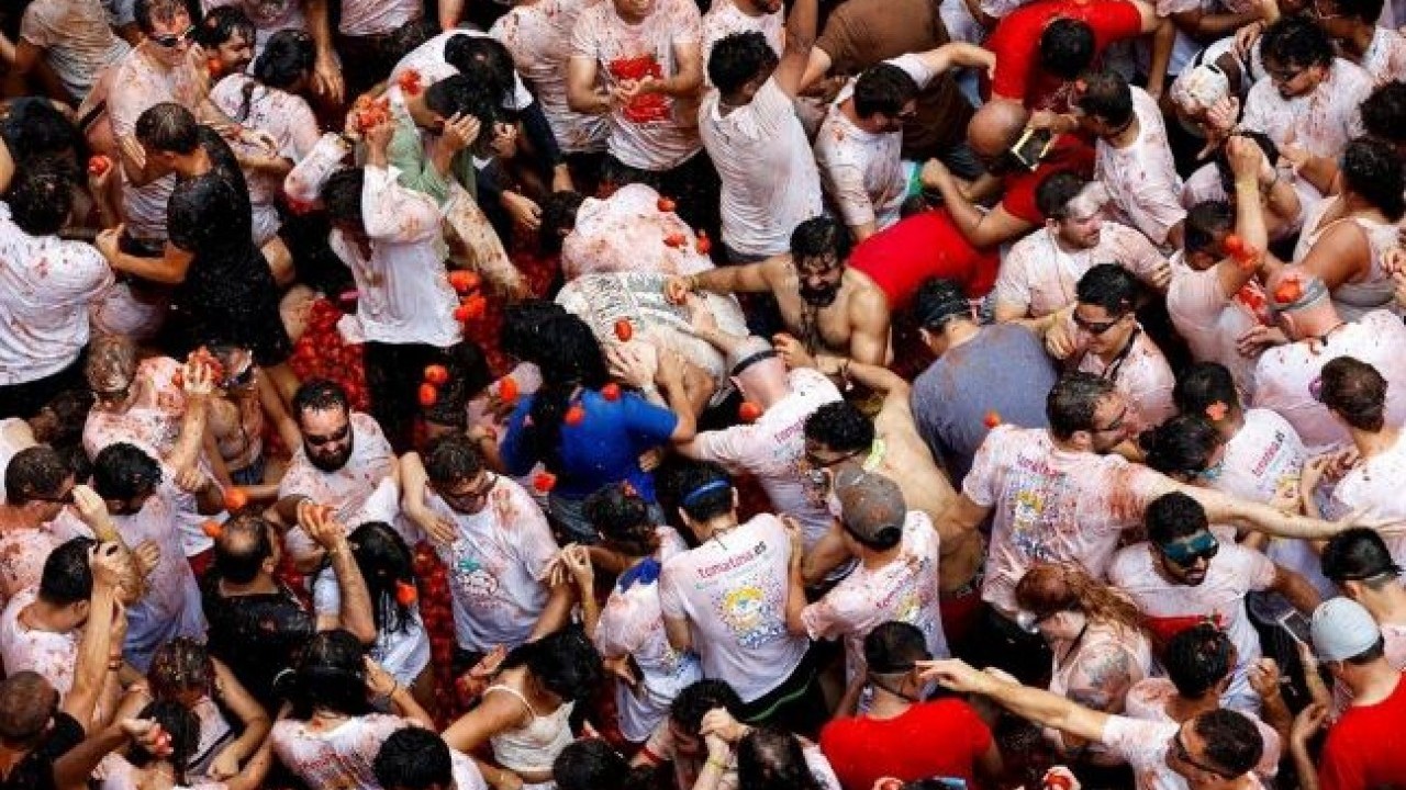 Foto - Gazzeli masumlar açlıktan şehid olurken… 120 ton domatesi çöp edip eğlendiler