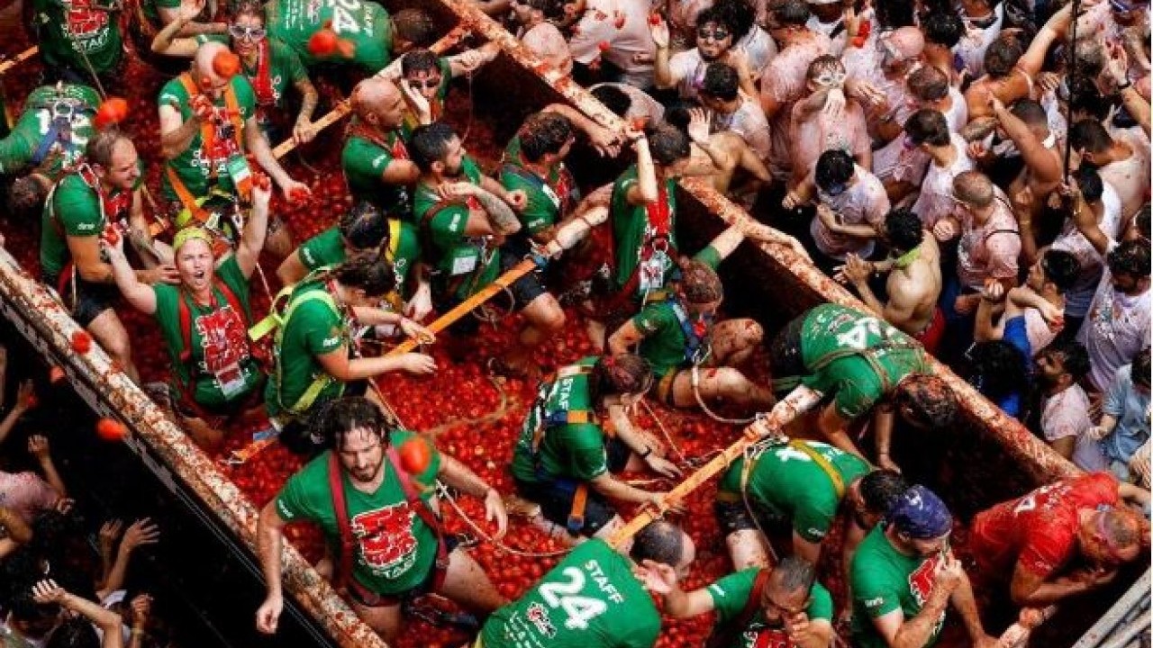 Foto - Gazzeli masumlar açlıktan şehid olurken… 120 ton domatesi çöp edip eğlendiler