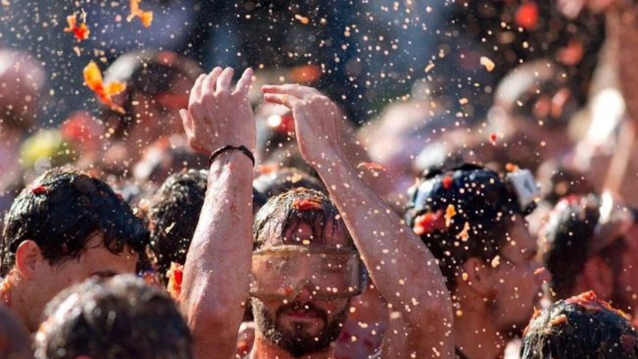 Foto - Gazzeli masumlar açlıktan şehid olurken… 120 ton domatesi çöp edip eğlendiler