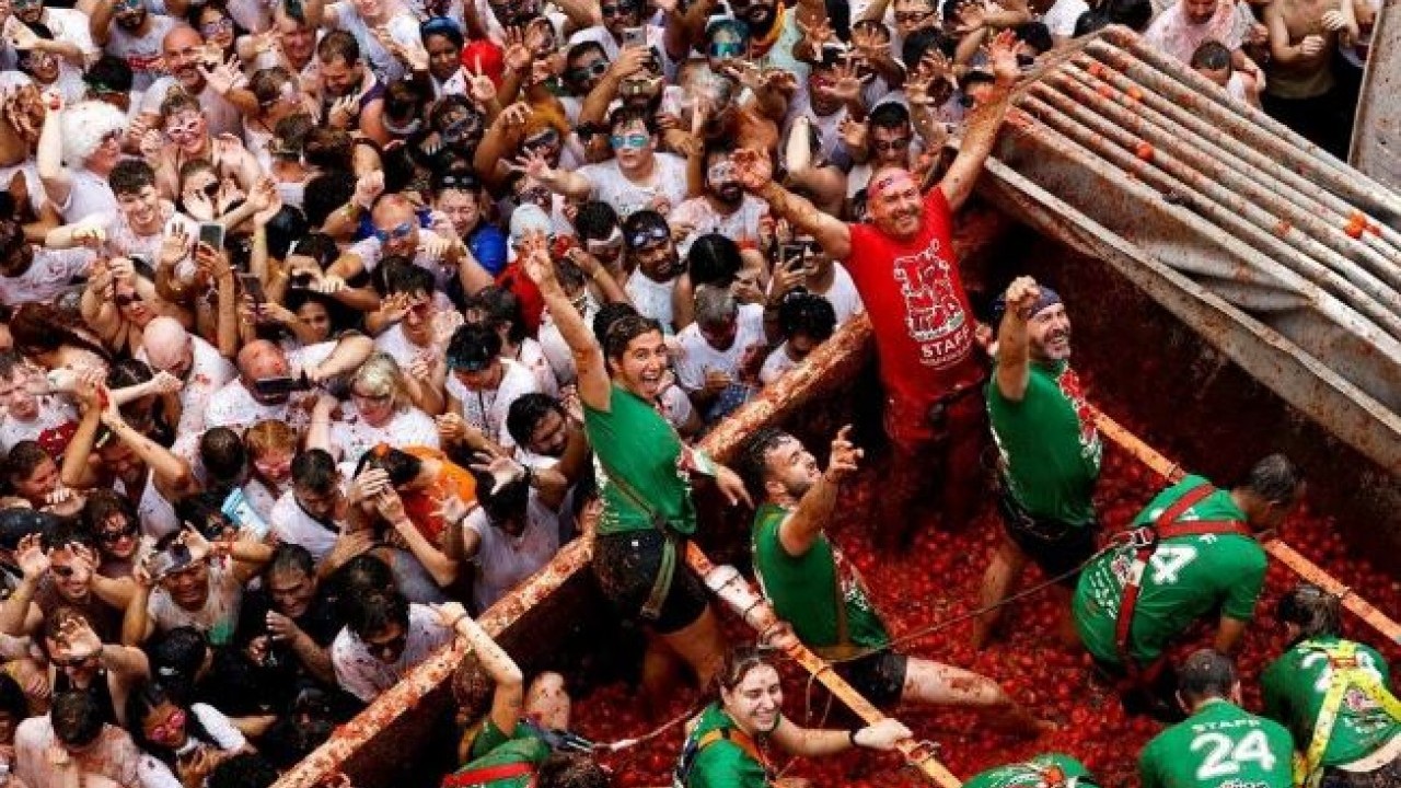 Foto - Gazzeli masumlar açlıktan şehid olurken… 120 ton domatesi çöp edip eğlendiler