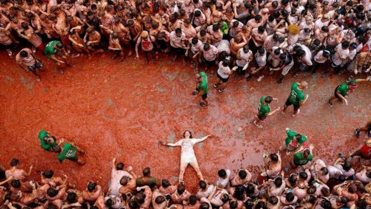 Foto - Gazzeli masumlar açlıktan şehid olurken… 120 ton domatesi çöp edip eğlendiler