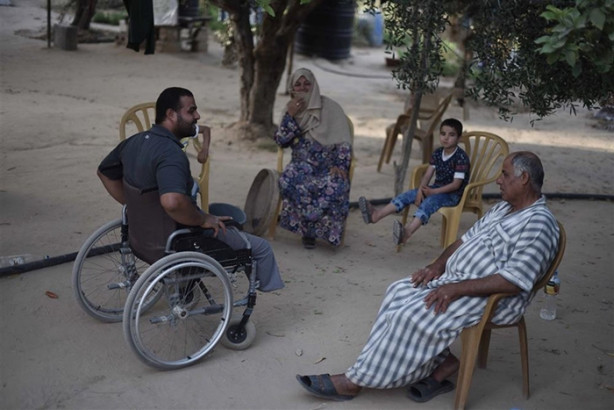 Foto - Gazzeli Neccar, yarım vücuduyla ekin biçiyor