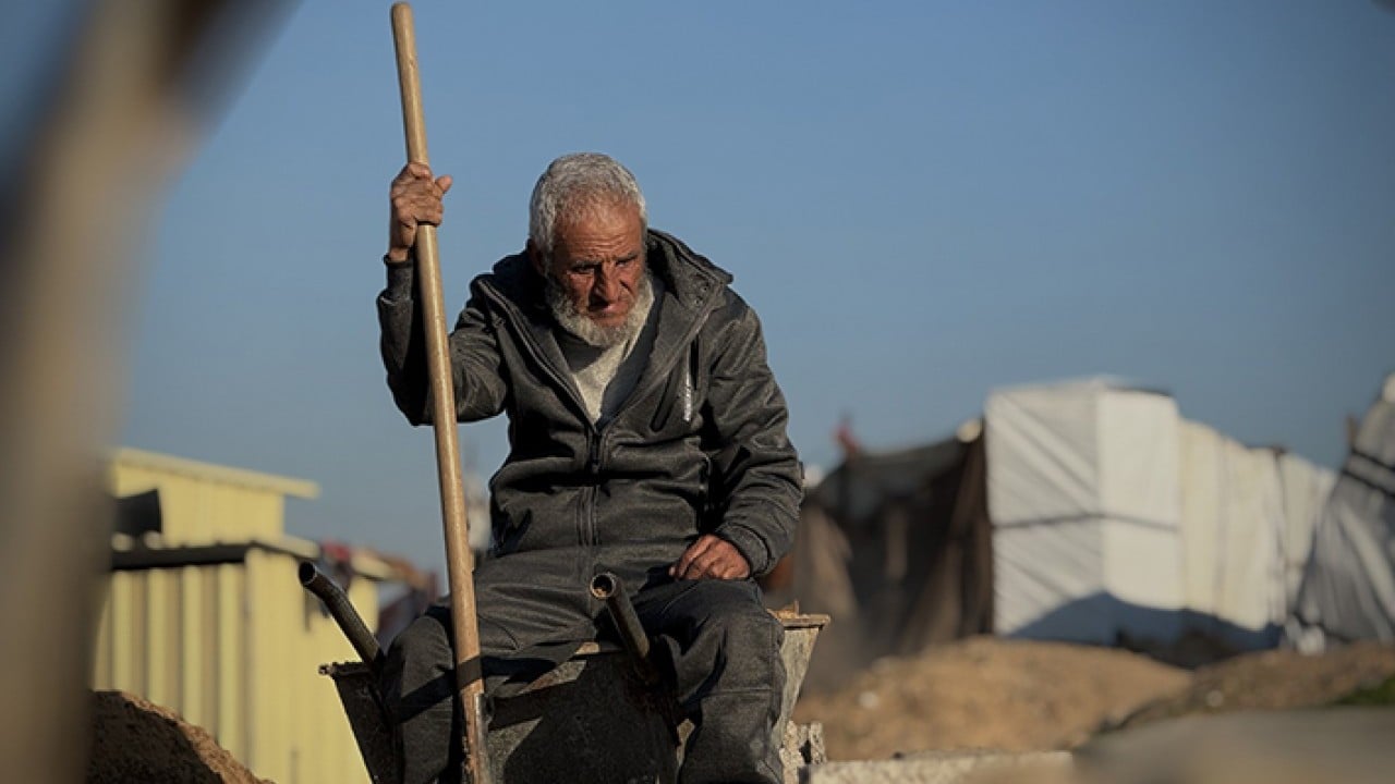 Gazzeli yaşlı mezarcı, 2 yılda 18 bin Filistinliyi toprağa verdi 'Gazze' toprağa gömüldü