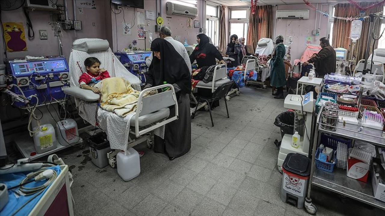 Gazzeliler zor durumda! Hayati öneme sahip ilaçların yarısı tükendi