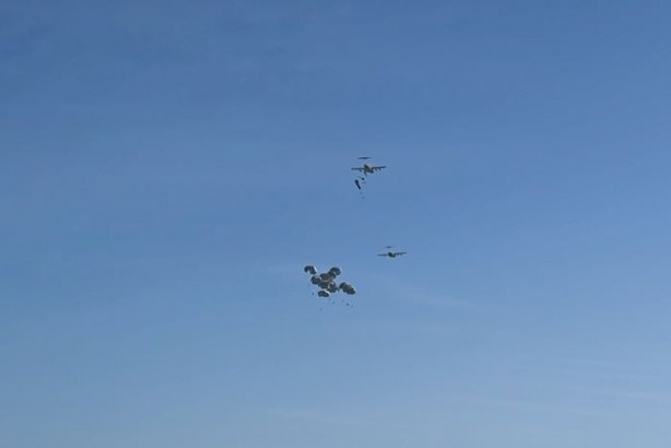 Foto - Gazze'ye havadan paraşütle insani yardım indirildi